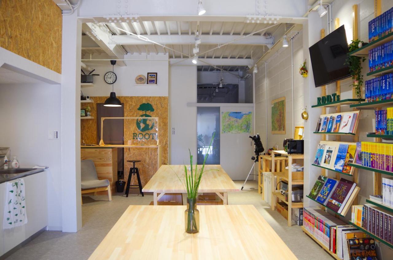 Travelers' house ROOTs Hostel Takaoka Buitenkant foto