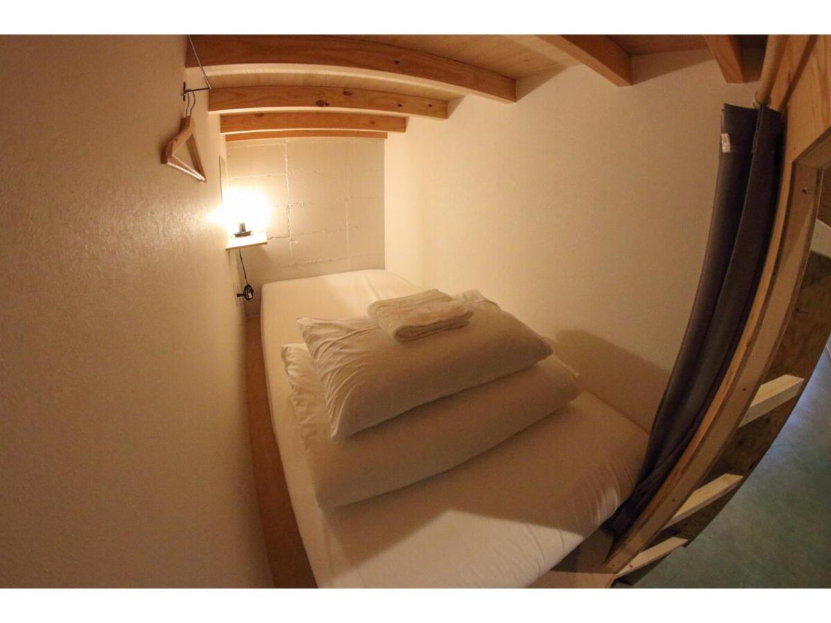 Travelers' house ROOTs Hostel Takaoka Buitenkant foto